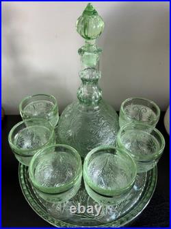 MInt Vintage 1970s Indiana Tiara Chantilly Green Sandwich Glass Wine Decanter