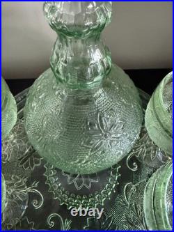 MInt Vintage 1970s Indiana Tiara Chantilly Green Sandwich Glass Wine Decanter