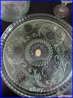 MInt Vintage 1970s Indiana Tiara Chantilly Green Sandwich Glass Wine Decanter