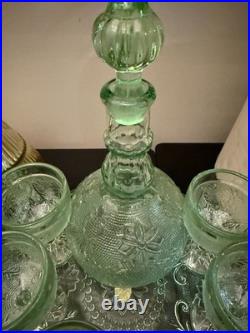 MInt Vintage 1970s Indiana Tiara Chantilly Green Sandwich Glass Wine Decanter