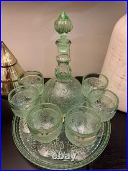 MInt Vintage 1970s Indiana Tiara Chantilly Green Sandwich Glass Wine Decanter