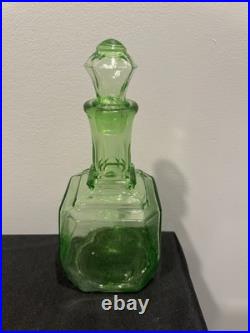 VINTAGE uranium ANCHOR HOCKING GLASS DECANTER 10 TALL WithSTOPPER