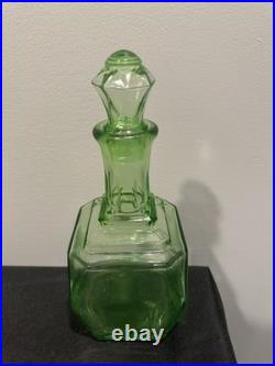 VINTAGE uranium ANCHOR HOCKING GLASS DECANTER 10 TALL WithSTOPPER