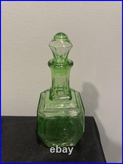 VINTAGE uranium ANCHOR HOCKING GLASS DECANTER 10 TALL WithSTOPPER