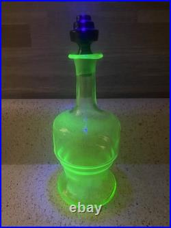 VINTAGE uranium Green GLASS DECANTER 8.5 Inch With black Art Deco Stopper Unique