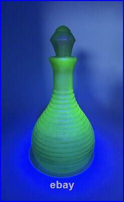 Vintage 1930's Frigidaire Green Vaseline Glass Decanter With Stopper GLOWS. RARE