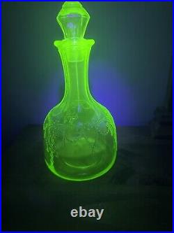 Vintage Anchor Hocking Green Depression Glass Cameo Ballerina Decanter WithStopper