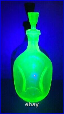 Vintage Cambridge Green Uranium Dimpled Pinched GLASS DECANTER 10 3/4 T