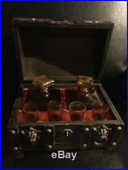 Vintage Glass Liquor Decanters & Glasses Wood Chest Bar Set AMBER