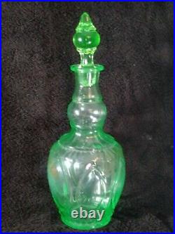 Vintage Green Depression Vaseline Art deco Glass Decanter with Stopper