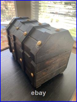 Vintage treasure chest decanter set